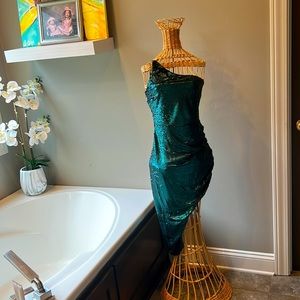 Lulus Emerald green sequin dress